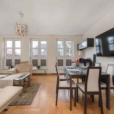 Cozy In The Center By Renters Apartment *