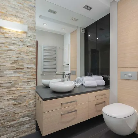 Cozy In The Center By Renters Apartment